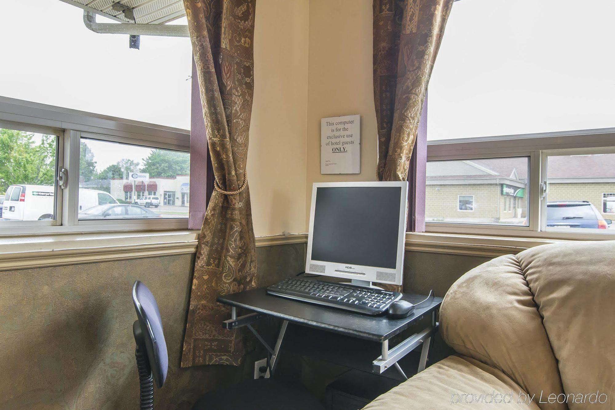 Hotel 6-moncton, Nb 2*