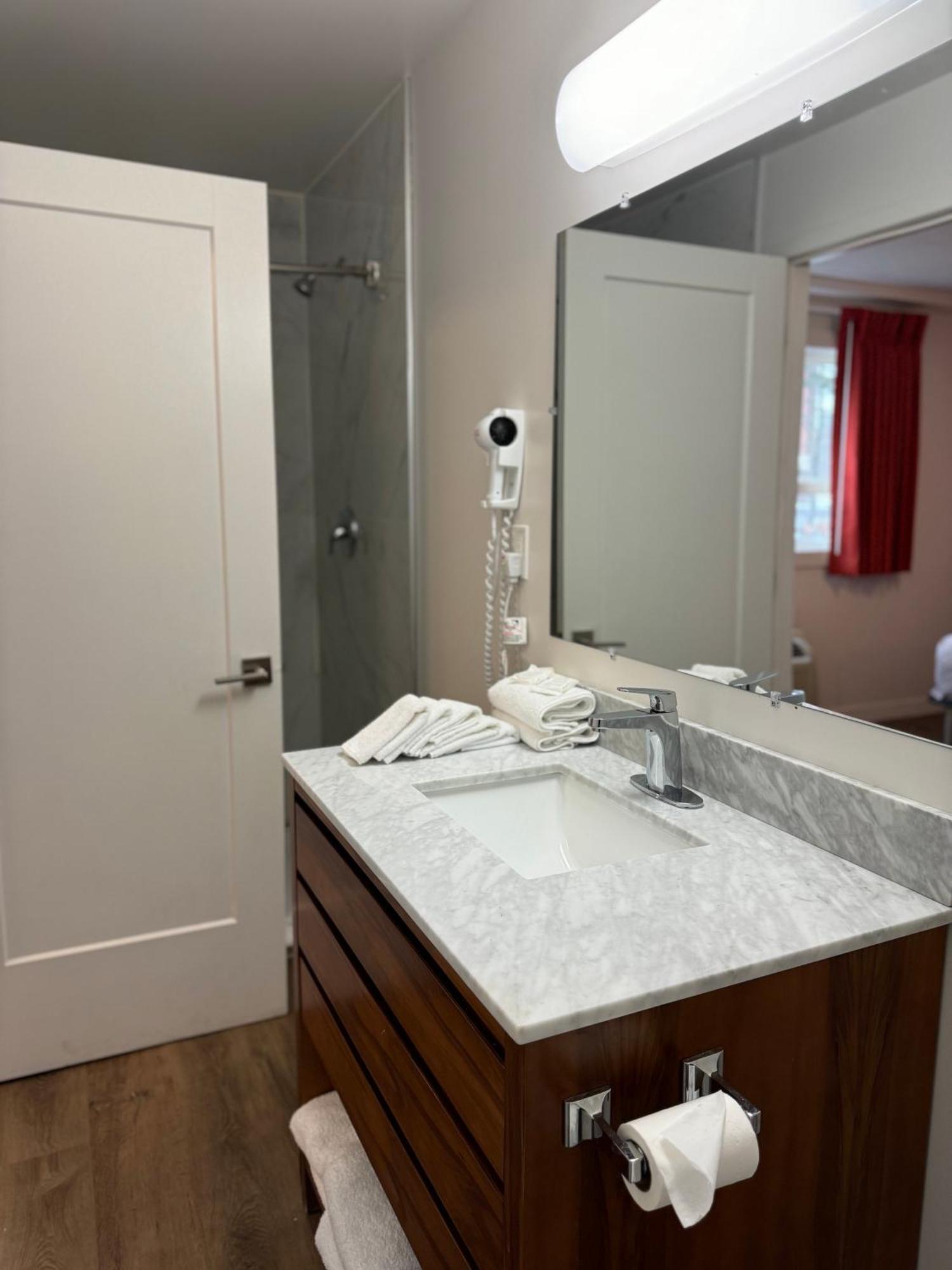 Hotel 6-moncton, Nb 2*