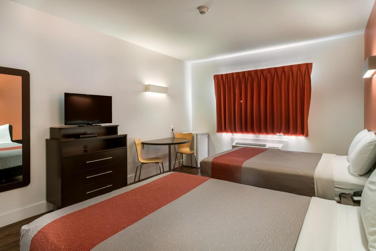 Hotel 6-moncton, Nb 2*